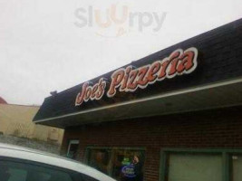 Joes Pizzeria outside