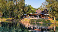 Les Etangs De L'abbaye outside