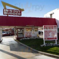 In-n-out Burger inside