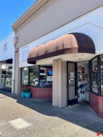 Mac's Kosher Style Deli outside