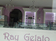 Ray Gelato outside