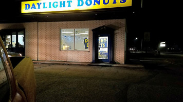 Daylight Donuts outside