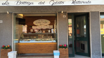 La Bottega Del Gelato Naturale inside