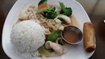 Saraya Thai Cuisine food