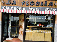 La Pequena Piadineria outside