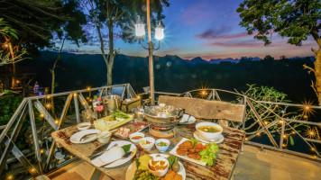 Kwainoyriverpark Resort แควน้อยริเวอร์พาร์ค รีสอร์ท food