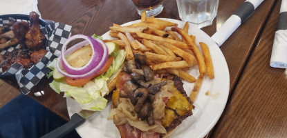 Breakers Pub food