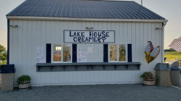 Lake House Creamery outside