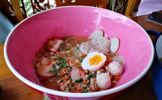 ร้านก๋วยเตี๋ยวชามโต ครัวเพิ่มพูล food