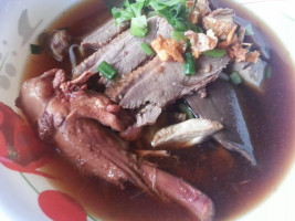 ก๋วยเตี๋ยวเป็ดตุ๋นยาจีน ยายบุพผา food