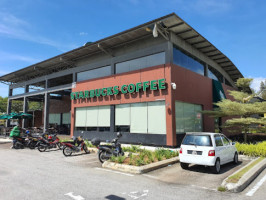 Starbucks Kota Laksamana Dt outside