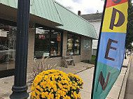 Healthy Way Market outside