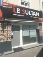 Le Sultan outside