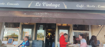 Le Vintage Cafe food