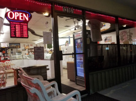 Daddy Dee's Ice Cream Parlor inside