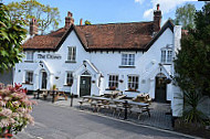 The Crown Inn Kingsclere outside