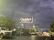 Cheddar's Scratch Kitchen outside