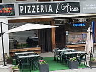 L'aroma Pizzeria inside