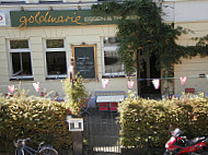 Goldmarie outside