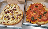 Luna Pizza food