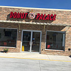 Donut Palace outside