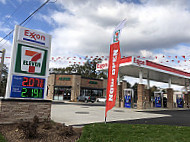 7-eleven outside