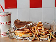 Five Guys Am Graben food