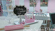 E&m's Cupcakery Boutique, Inc. inside