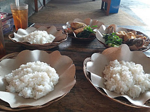 Warung Makan Penyetan Mbak Ana