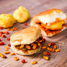 Shriram Dabeli Vada Pav