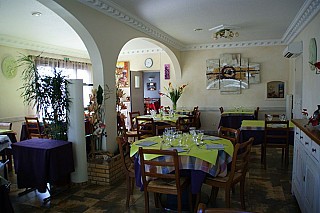 LA CANTINE SARL