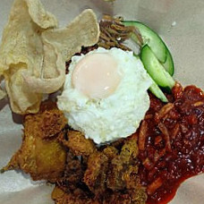 Senduk Babah Nasi Lemak Berlauk