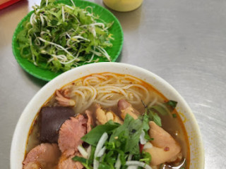 Quán Bún Bò Tuyết Dung