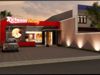 Richeese Factory Pahlawan