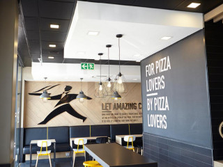 Debonairs Pizza