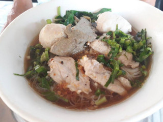 ก๋วยเตี๋ยวป้าตี๊ด