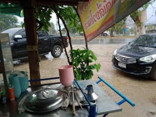 ร้านเตี๋ยวไก่ริมทาง