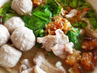 ร้านก๋วยเตี๋ยวป้าวี