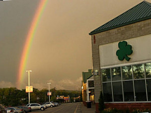 Mavis Winkles Irish Pub