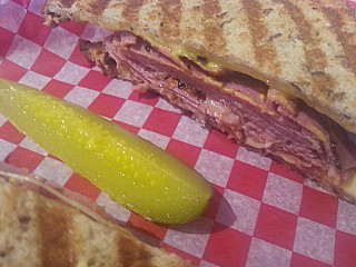 Reez's Smoked Meat Diner