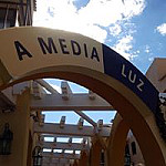 A Media Luz