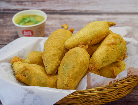 Mirchi Vada 6 Pcs) Half Cut)